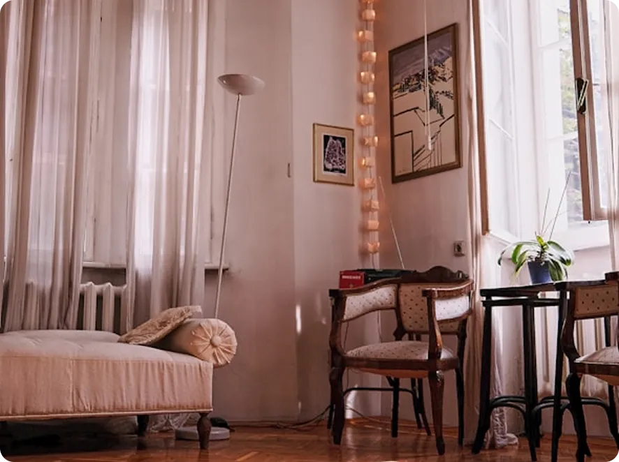 Cosy furnished living room for short corporate stays